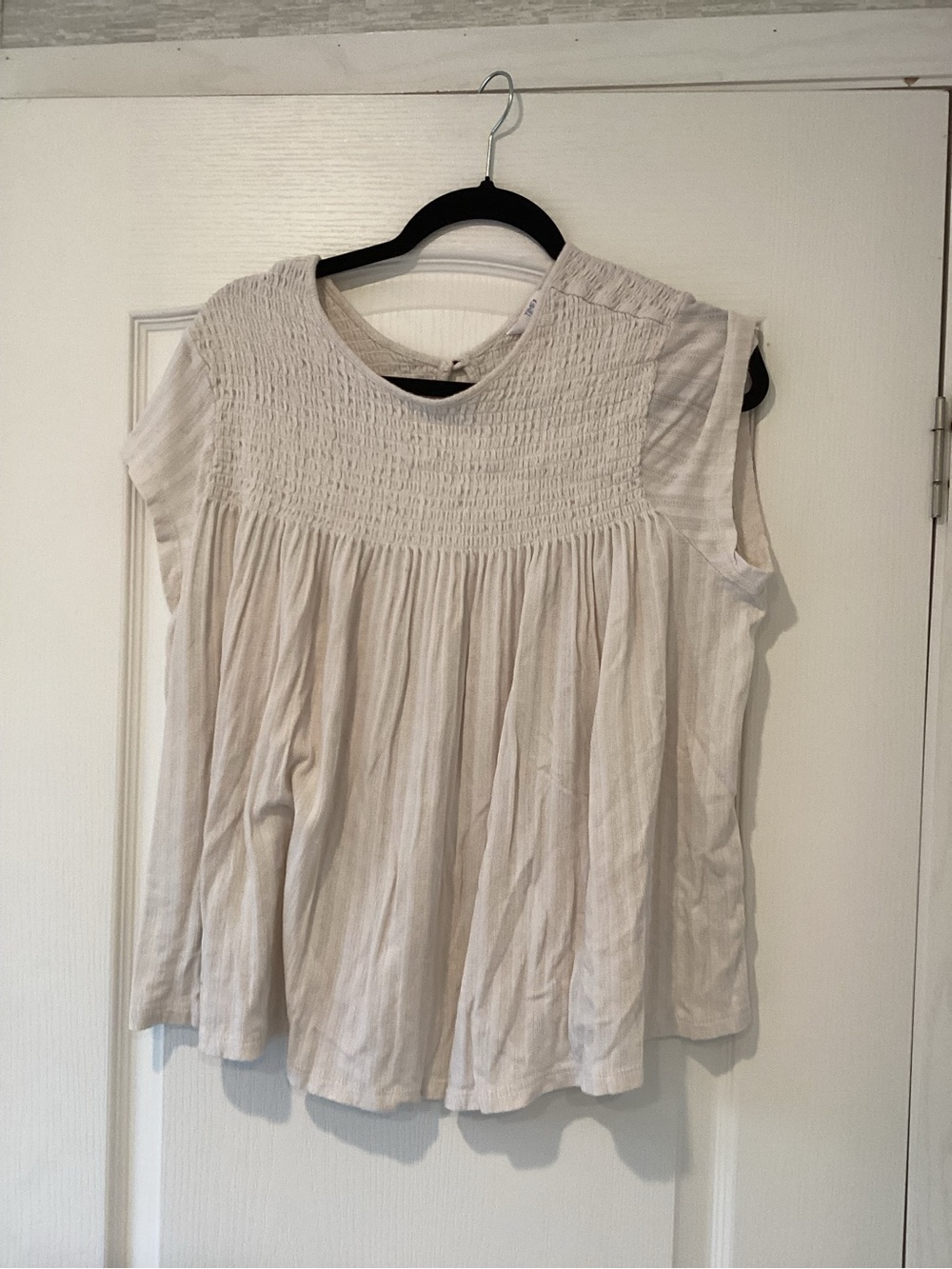 Time and Tru Cream Smocked Yoke Sleeveless Blouse XL EUC